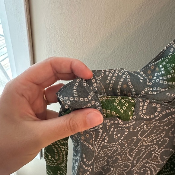 Elegant Green and Gray/Blue Patterned Wrap Skirt - Picture 3 of 5